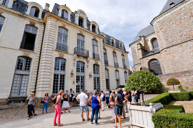 cour-de-l-hotel-de-blossac-julien-mignot-1487-800px-9594